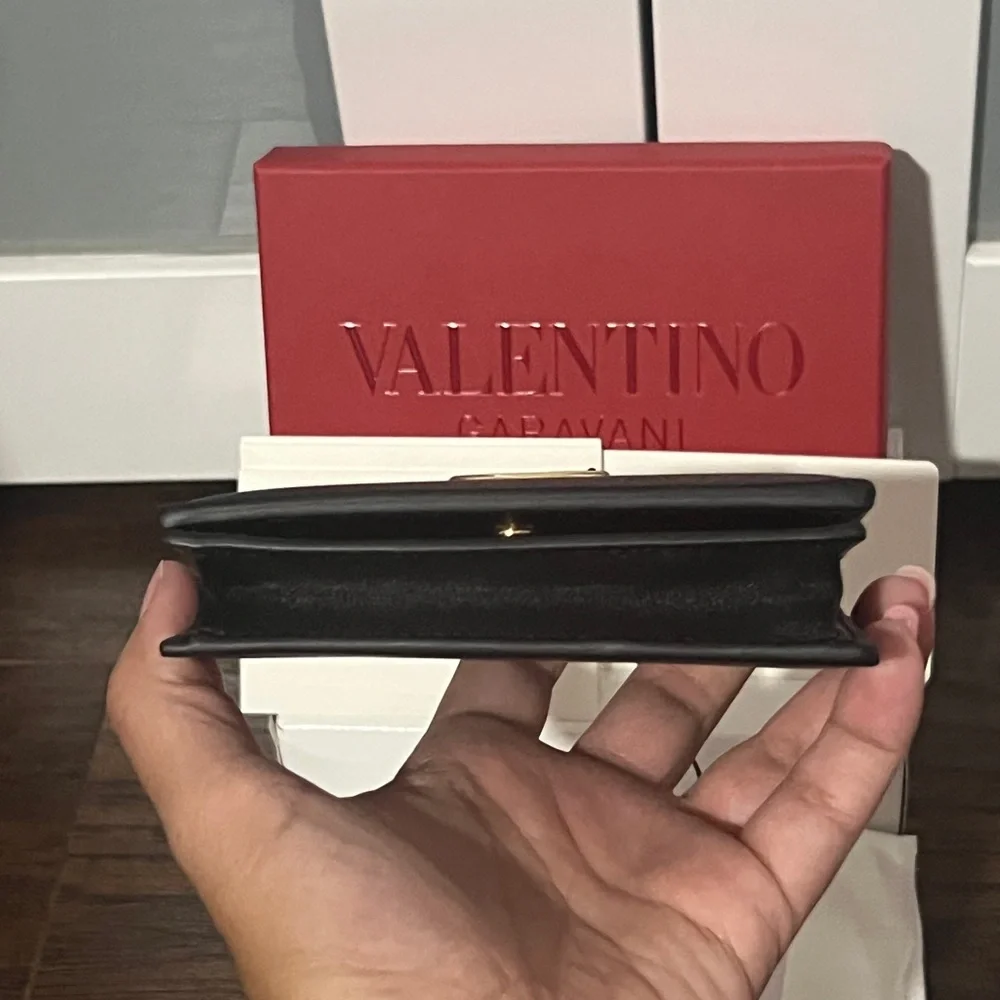 Valentino Garavani
Black Wallet Vlogo The Bold Edition - Picture 3 of 7